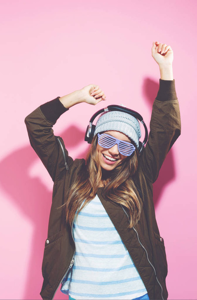 young woman with headphones - Фото, изображение