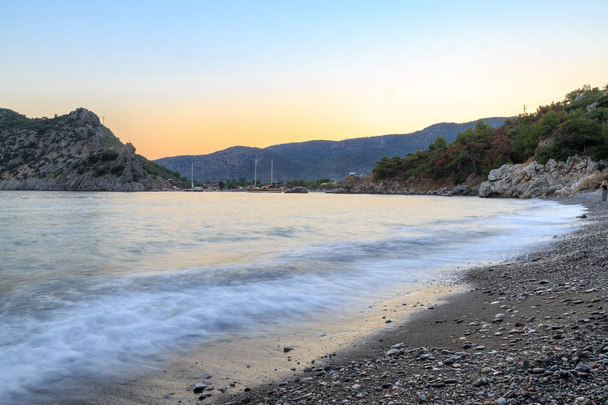 Kizilca buk ranta ja mesutiye auringonlaskun aikana Datca, Turkki
 - Valokuva, kuva
