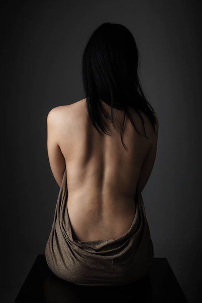 girl posing with naked back - Φωτογραφία, εικόνα