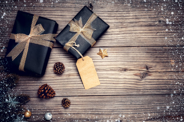  Kerst aanwezig geschenken box en rustieke decoratie - Foto, afbeelding