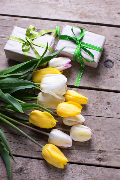 Yellow and white spring tulips and box   - Фото, зображення