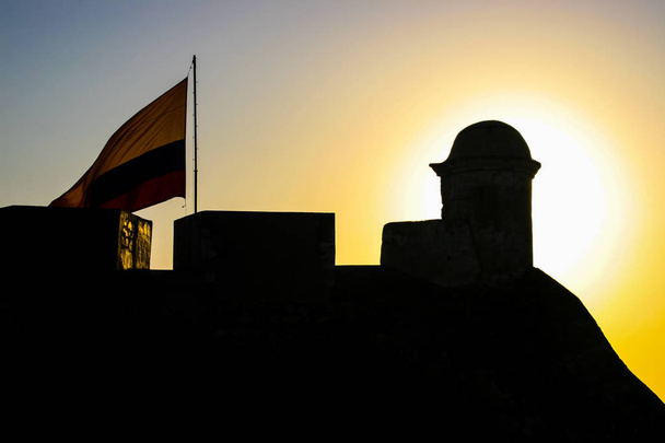 Silhouette der Burg von San Felipe - Foto, Bild