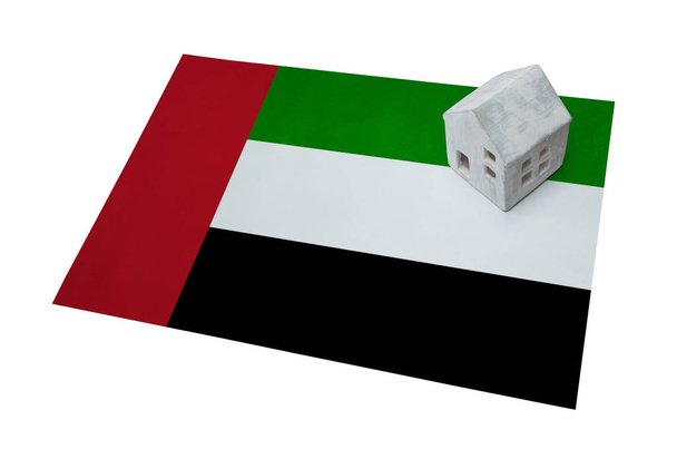 Piccola casa su una bandiera - Emirati Arabi Uniti
 - Foto, immagini