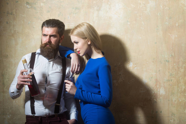 Couple in love posing with bottle and glass of liqueur - Foto, Bild