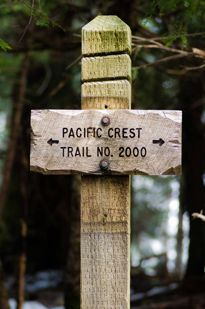 Znak po szlaku 2000 Pacific Crest Trail - Zdjęcie, obraz