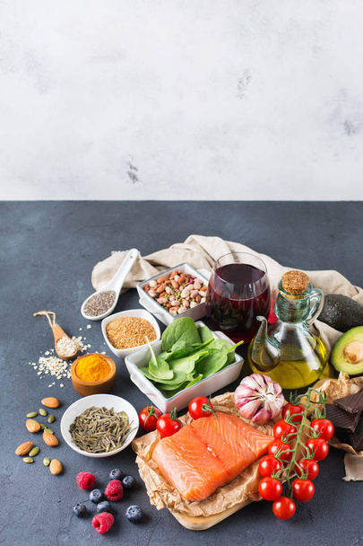 Auswahl an gesunden Lebensmitteln mit niedrigem Cholesterinspiegel - Foto, Bild