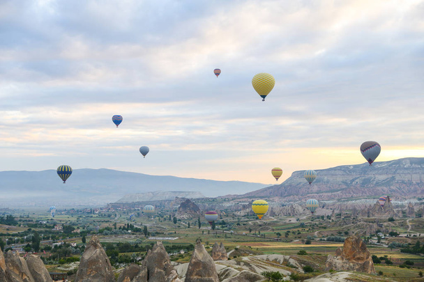Воздушные шары в долинах Каппадокии
 - Фото, изображение