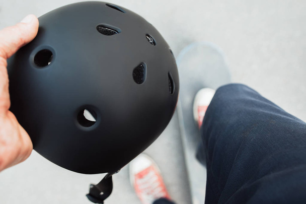 Skateboard halmet. Head protection from injoury - Zdjęcie, obraz