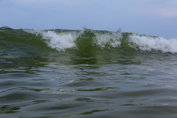 Kék óceán hullám kék víz Ocean Wave megduzzad összetörő curling - Fotó, kép