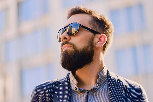 Bearded male in sunglasses. - Foto, imagen