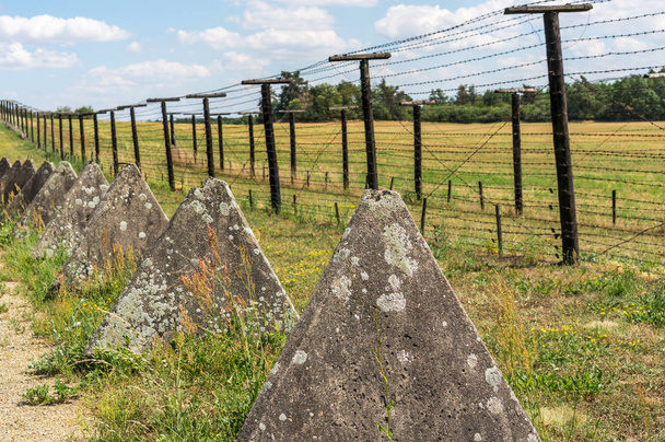 Szczątki żelaznej kurtyny, w pobliżu granicy z Republika Czeska - Zdjęcie, obraz