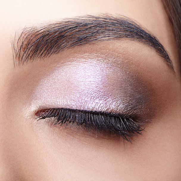 Maquillaje de zona ocular femenina
 - Foto, Imagen