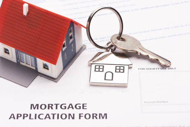 Ключ от дома при подаче заявления на ипотеку
 - Фото, изображение