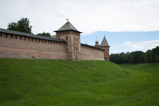 Muinainen linnoitus Novgorodissa, Venäjällä
 - Valokuva, kuva