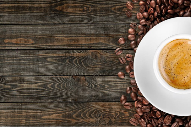 コーヒー豆とコーヒーカップ  - 写真・画像
