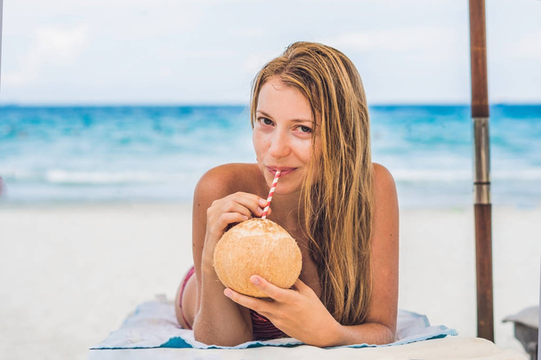 Young woman drinking coconut milk - Zdjęcie, obraz