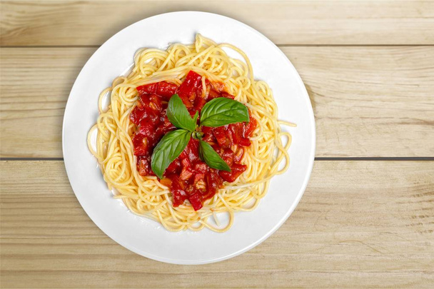 Delicious pasta with sauce - Foto, afbeelding