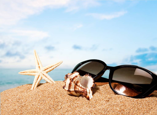 Sunglasses on sandy beach - Foto, immagini
