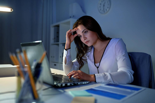 businesswoman with laptop at night office - Fotografie, Obrázek