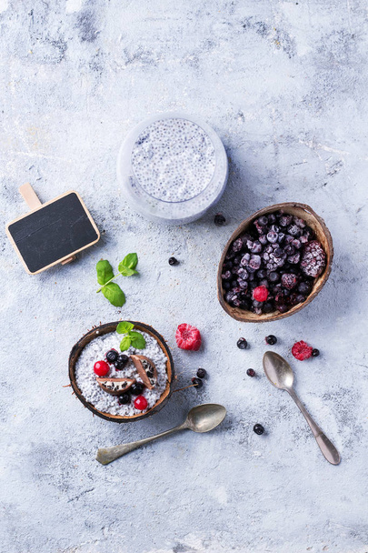 Chia pudding with frozen berries - Foto, Imagen