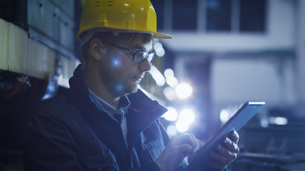 Technician in Glasses and Hard Hat Using Tablet in Industrial Environment - Filmagem, Vídeo