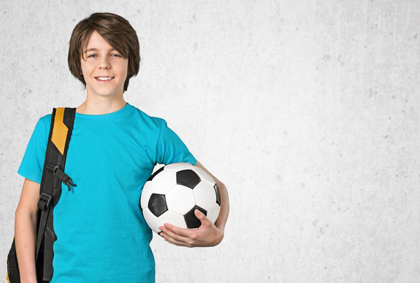 schattige jongen met voetbal bal - Foto, afbeelding