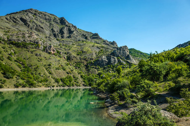 Vuori ja järvi Panagia Zelenogorie
 - Valokuva, kuva