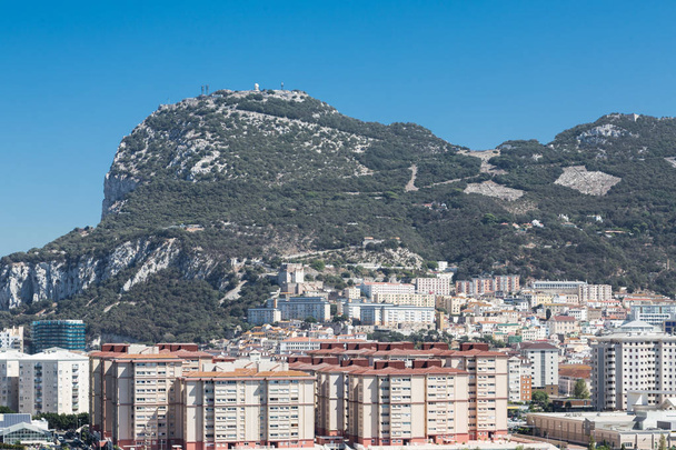 Ciudad bajo el Peñón de Gibraltar
 - Foto, imagen