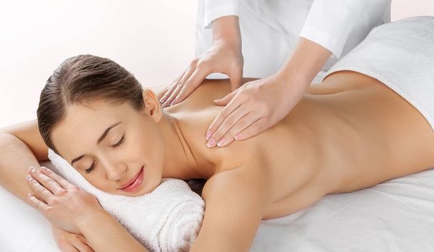 woman having treatment in spa salon - Foto, Imagen