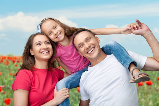 Gelukkig lachende gezin met dochter - Foto, afbeelding