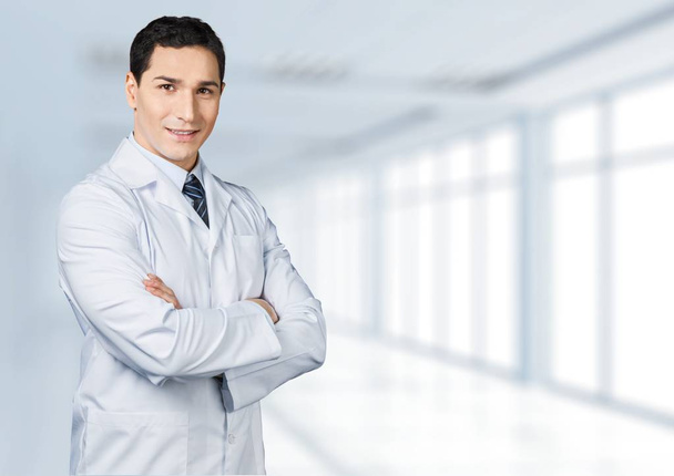 arts man in kliniek - Foto, afbeelding