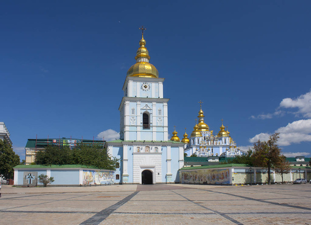 Monasterio Mikhailovsky Zlatoverhii en Kiev
 - Foto, imagen