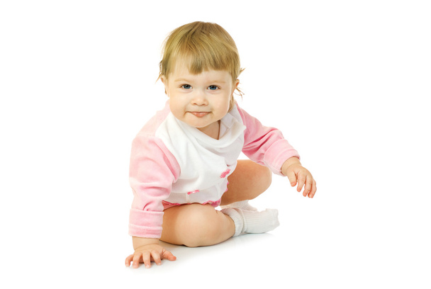 sedí malá holčička v růžových šatech - Fotografie, Obrázek