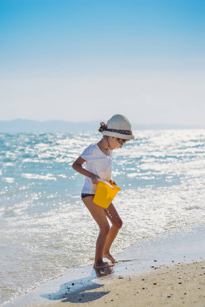 Cute little girl playing on the beach - Photo, Image
