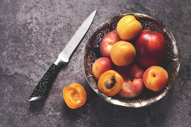 ripe peaches and apricots  - Fotografie, Obrázek