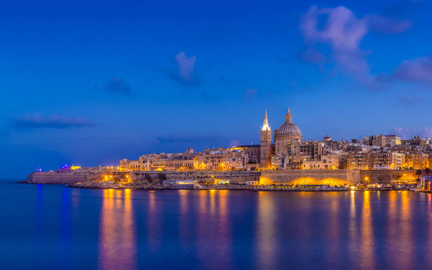 Valletta, Malta - Panoramic skyline view of the famous St.Paul's Cathedral and the city of Valletta at blue hour - Photo, Image