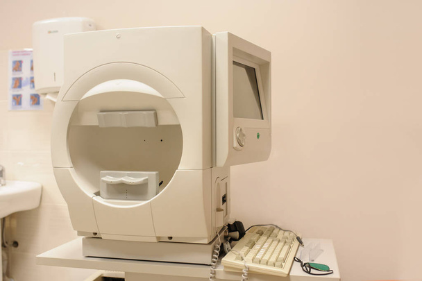 Офтальмологическое оборудование: компьютеризированный периметрический глаз для визуального восприятия
 - Фото, изображение
