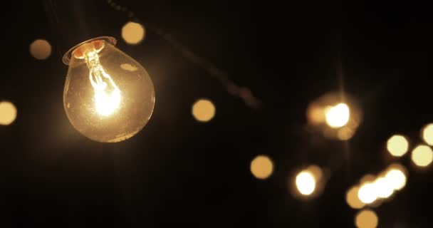 Lampy věnec vypalování v noci - Záběry, video