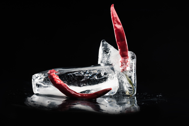 chiles en hielo derretido
 - Foto, imagen