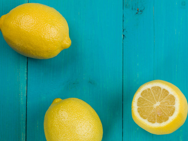 Limões de citrinos suculentos maduros frescos
 - Foto, Imagem