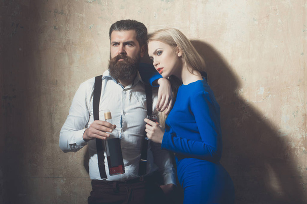 Girl and man posing with bottle and glass of liqueur - Foto, Imagem