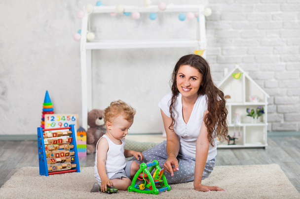 mother and her son play together indoor - Foto, Imagen