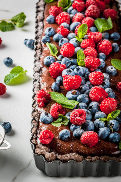 Chocolate tart with fresh berries - Photo, Image