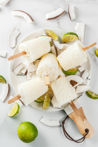 Coconut and lime popsicles - Photo, Image