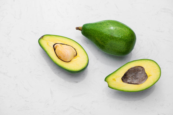 verse biologische avocado - Foto, afbeelding