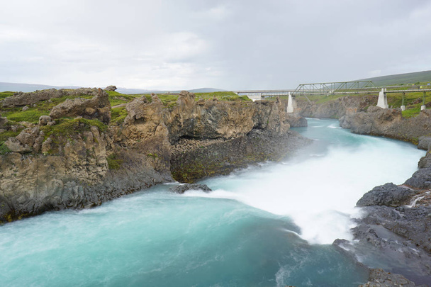 Godafoss es una cascada islandesa muy hermosa
. - Foto, imagen