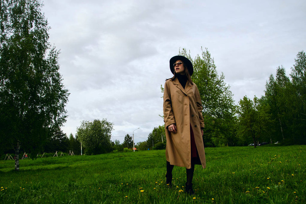 girl in winter coat in the Park - Foto, Imagem