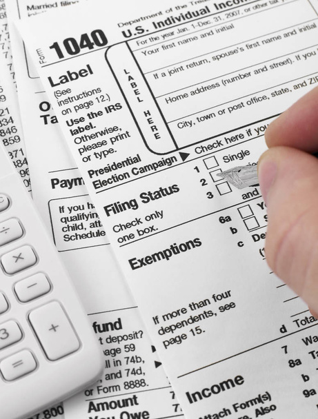 Completing 1040 tax form - Photo, Image