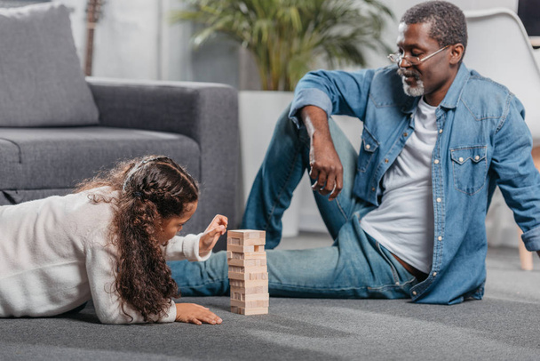 girl playing blocks game with father - Foto, Imagem