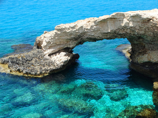 kivinen rannikko maisema Välimerellä Kypros saari
  - Valokuva, kuva